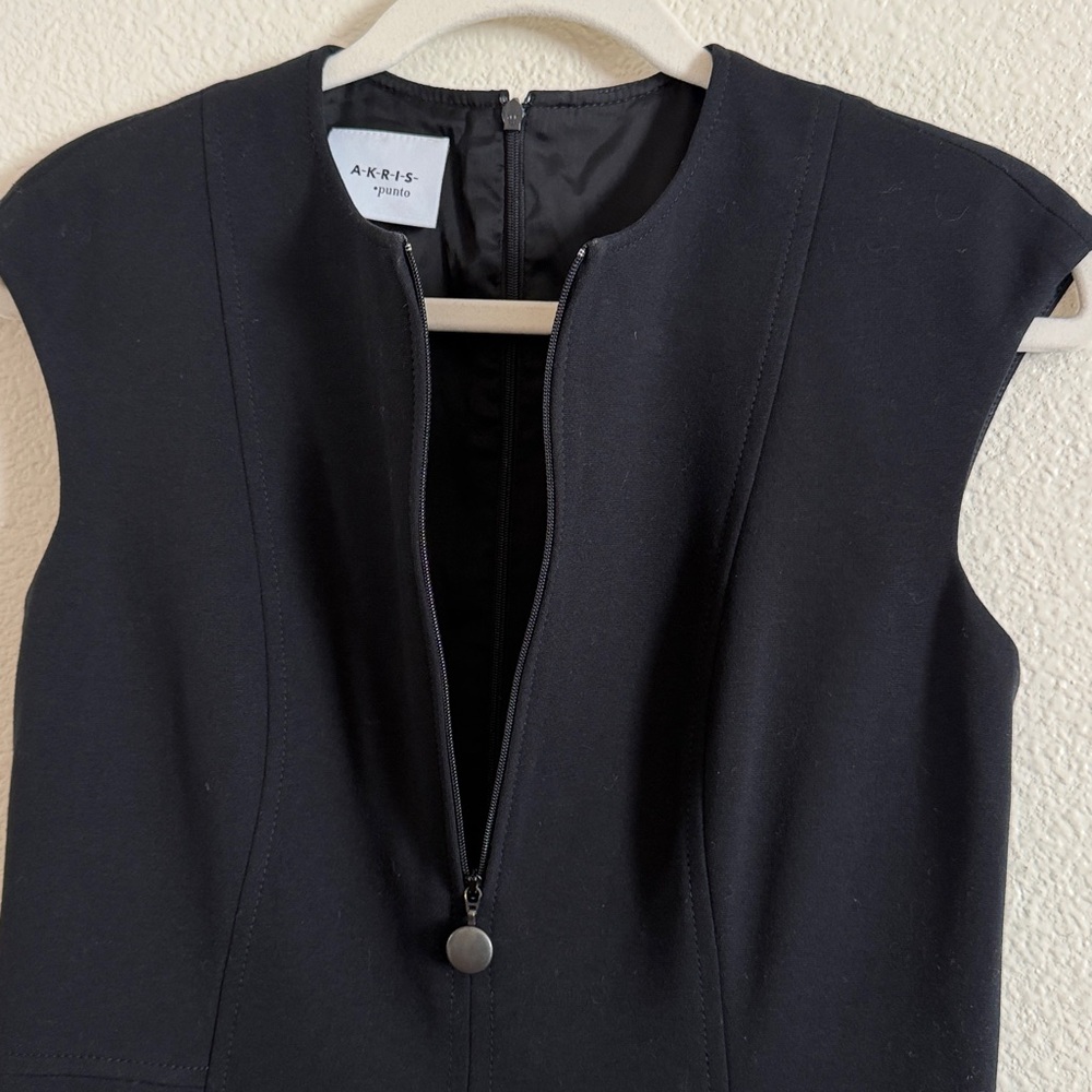 Akris punto Cap-Sleeve Zip-Front Seamed Dress, Black Sz 6 - Picture 8 of 16